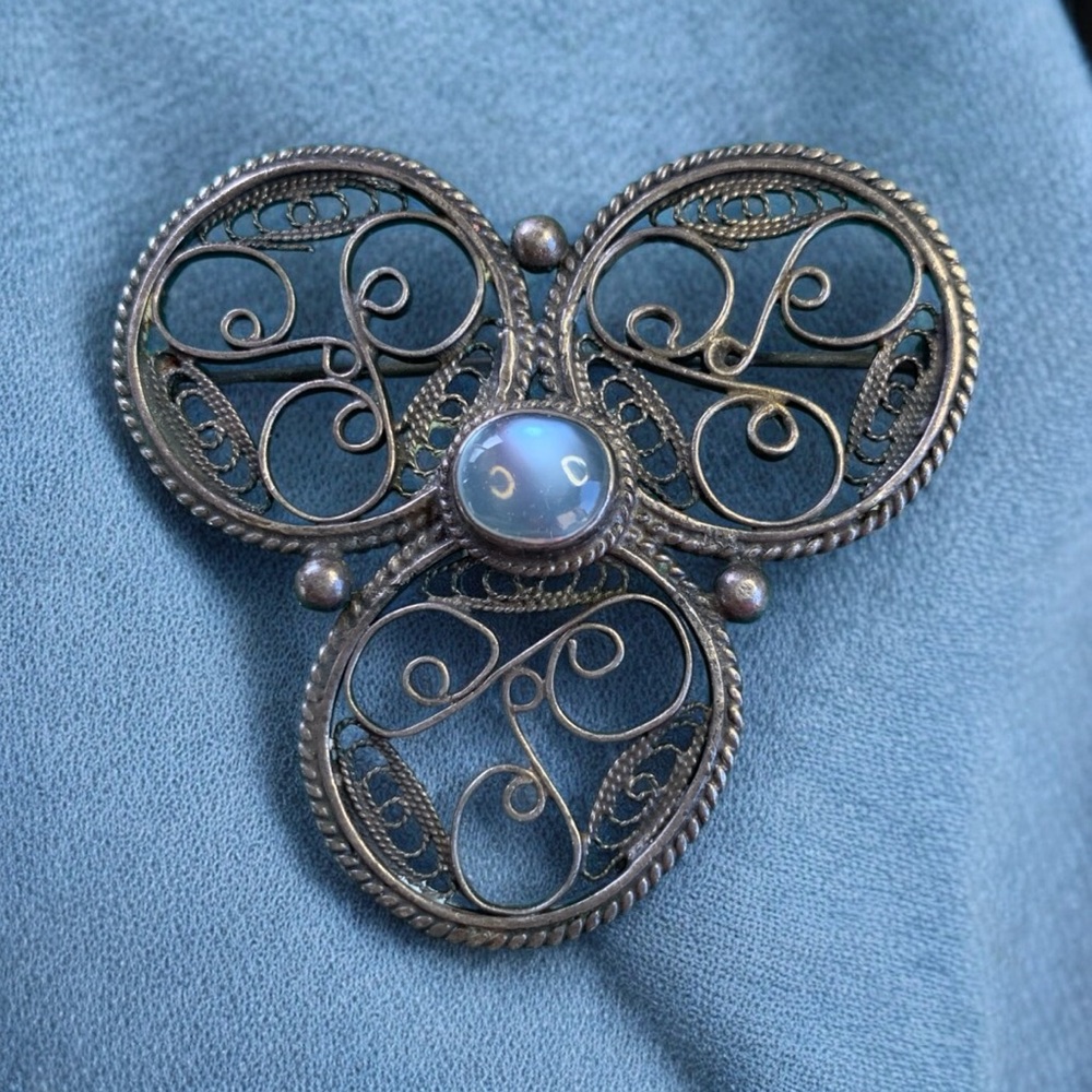 Elegant Vintage Sterling Silver Filigree Brooch with Moonstone